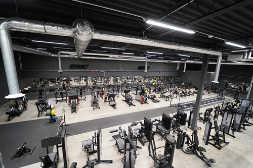 Gym &amp; Fitness Luleå ABGYMMET KIRUNAFredrik Gunnelbrand och Anna Stålnacke kommer från Kiruna och det var där det första gymmet slog upp dörrarna 2002.Gymmet Kiruna har sedan dess bytt lokal två gånger och är idag nästan 6 gånger dess ursprungliga storlek.GYMMET GÄLLIVAREGymmet Gällivare är ett stort gym med en yta på 1 800 kvm.Vi har öppet alla dagar, dygnet runt, vilket gör det lätt för dig att hitta tid för träning oavsett hur din dag ser ut.Anläggningen har också gratis parkering och erbjuder duschar, bastu och omklädningsrum för bekvämlighet.Dessutom erbjuder gymmet padel som du enkelt bokar via Matchi.Gymmet har en imponerande gym-yta med ett brett utbud av styrketräningsmaskiner från världsledande märken.Maskinparken är handplockad från olika märken för att erbjuda så många alternativ som möjligt.Det finns också en utfallsgång, tre olika kabelstationer med tillhörande kyrssdrag och varierat utbud på draghantag, samt hantlar upp till 60 kg.Dessutom finns det Smithmaskiner och kettlebells.GYMMET BODENGymmet Boden är ett estetiskt tilltalande gym som sträcker sig över en yta på 1 200 kvm.Dessutom erbjuder vi under sommartider ett utegym på cirka 500 kvm.Vi har öppet alla dagar, dygnet runt, vilket gör det lätt för dig att hitta tid för träning oavsett hur din dag ser ut.Anläggningen har gratis parkering och erbjuder duschar, bastu och omklädningsrum för bekvämlighet.I vår maskinpark hittar du ett brett utbud av styrketräningsmaskiner från världsledande märken.Maskinparken är noga utvald för att ge så stort utbud som möjligt.Det finns även två utfallsgångar, 3 olika kabelstationer med tillhörande kryssdrag och ett varierat utbud av draghantag samt en hantelyta upp till 60kg.Vidare finns det Smithmaskiner, kettlebells och olika typer av friviktsutrustning som möjliggör styrkelyft, tyngdlyftning, crossfit och strongman.GYMMET LULEÅGymmet i Luleå är en anläggning på 1 100 kvm som är öppen dygnet runt alla dagar i veckan.Besökare kan dra nytta av gratis parkering och njuta av omklädningsrum med dusch och bastu för både dam och herr.Det finns också ett solarium tillgängligt för de som vill ha lite extra sol.Gymmet har en imponerande maskinpark med styrketräningsmaskiner från världsledande märken.För att möjliggöra ett brett utbud av träningsalternativ, har gymmet en utfallsgång och tre olika kabelstationer med tillhörande kyrssdrag och varierat utbud på draghantag.Dessutom finns det en smithmaskin och kettlebells.GYMMET STOCKHOLMGymmet Stockholm är en rymlig träningsanläggning på 1 300 kvm som erbjuder en mängd olika träningsalternativ för alla nivåer. Vi har öppet 04-24 alla dagar, året runt!Omklädningsrummen är utrustade med dusch och låsbara skåp för att förvara dina tillhörigheter under träningen.Herrarnas omklädningsrum har en bastu.På gym-ytan finner man ett brett utbud av styrketräningsmaskiner från välrenommerade märken.För att ge maximal variation har maskinparken handplockats från olika tillverkare.Här finns även utfallsgång, tre kabelstationer med tillhörande kyrssdrag och draghantag, samt en hantelyta som sträcker sig upp till 70 kg.Vidare finns Smithmaskiner och kettlebells att tillgå.GYMMET SUNDBYBERGGymmet Sundbyberg är en anläggning med en yta på 850 kvm. Gymmet är öppet 04-24, alla dagar året runt!.Här finns omklädningsrum med dusch och låsbara skåp samt bastu för både damer och herrar.Dessutom finns det en shop där medlemmarna kan köpa kläder och kosttillskott.En trevlig lounge-yta med mikrovågsugn och kylskåp erbjuder också möjligheten att köpa drycker och bars.Gym-ytan är utrustad med styrketräningsmaskiner från världsledande märken.Maskinparken är noggrant utvald från olika tillverkare för att erbjuda medlemmarna ett så brett utbud som möjligt.Här finns bland annat en utfallsgång, en däckvält och tre olika kabelstationer med tillhörande kryssdrag och ett varierat utbud av draghandtag.Du kan också använda smithmaskiner och kettlebells för att variera din träning.VÄSTERÅSGymmet Västerås är stort och rymligt, med en yta på hela 1 650 kvadratmeter.När det gäller träning, finns det en gym-yta med styrketräningsmaskiner från välkända märken som Hammer Strenght, Life Fitness, Arsenal Strenght, Atlantis, Hoist, Nautilus och Gymleco.Våra maskiner är handplockade från olika märken för att ge dig så många valmöjligheter som möjligt.&nbsp;Vi har även friviktsytor för den som vill utöva styrkelyft, tyngdlyftning och funktionell träning.För den som vill testa på strongman-träning har vi utrustning såsom logpress, farmers walk, släggor, lyftok och atlas-bollar.Vi har även en boxnings-sektion med vanliga långa säckar, runda säckar och päronboll.GYMMET UPPSALAGymmet Uppsala är en imponerande anläggning som sträcker sig över 1 500 kvm, som på somrarna erbjuder ett utegym på cirka 500 kvm.Gymmet är öppet 04-24, alla dagar året om!&nbsp;För att skapa en bekväm och komplett upplevelse har gymmet gratis parkering och omklädningsrum med dusch och låsbara skåp.Det finns också separata bastur för både damer och herrar.Gym-ytan rymmer ett brett utbud av träningsmöjligheter.Styrketräningsmaskinerna kommer från världsledande märken och är noggrant utvalda från olika tillverkare för att erbjuda ett mångsidigt utbud.Det finns också en frivikts-yta där medlemmarna kan utöva styrkelyft, tyngdlyftning, crossfit, strongman och mycket mer.Här finner man friviktsutrustning från världsledande Eleiko.Det inkluderar tävlingsgodkända lyftarställningar, power racks, tävlingsgodkända stänger för både styrkelyft och tyngdlyftning, teknikstänger och vikter.Dessutom finns det olika specialstänger som Hex bar och Safety squat bar.&nbsp;GYMMET ÖREBROVälkommen till Gymmet Örebro - en träningsanläggning som sträcker sig över hela 2 100 kvm och erbjuder en mängd olika träningsmöjligheter.Oavsett vad dina träningsmål är, så kan du hitta allt du behöver här.Vi erbjuder generösa öppettider - kl. 04-24, alla dagar året om!Omklädningsrummen är utrustade med dusch och låsbara skåp, och bastu finns tillgänglig för både damer och herrar.&nbsp;Du kan koppla av och ladda upp på lounge-området, där det finns en kyl och mikrovågsugn, samt möjlighet att köpa drycker och bars.Gratis parkering finns också precis utanför.Dessutom finns en padelbana tillgänglig som du kan boka via Matchi.Fram till september kan du som medlem boka gratis drop-in tider, en timme innan starttid!För att få tillgång till bokningen, registrera dig här!Här är de 15st mest sökta gymmen på GymKarta i Juli 2023Nordic Wellness Lindholmen på Lindholmsallén 20 i GöteborgSATS Gamlestaden på Gamlestadstorget 7 i GöteborgSTC Sävedalen - Göteborgsvägen 104 - GymKarta.seSTC munkebäck på Munkebäcks Allé 26 i GöteborgNordic Wellness Göteborg Kviberg Arena - GymKarta.seNordic Wellness Kungälv Kongahälla - GymKarta.seActic Lerum - Vattenpalatset på Häradsvägen 3 i Lerum&nbsp;Maximus Gym Brunnsbo på Folkvisegatan 15 i GöteborgSATS Hovås på Björklundabacken 2 i Hovås - GymKarta.seNordic Wellness Backaplan på Gustaf Dalénsgatan 13Fitness24Seven på Lergöksgatan 6 i Västra FrölundaSATS Askim (Sisjön stora) på Ekonomivägen 6 i AskimSTC på Ekenleden 10 i Kållered - GymKarta.seNordic Wellness Marklandsgatan - GymKarta.seNordic Wellness på Vasagatan 7 i Göteborg